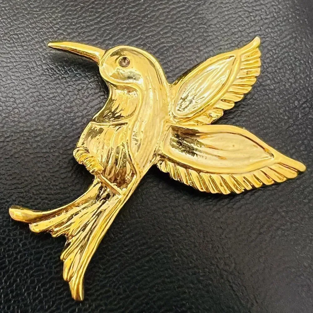 Vintage AAI Signed Gold Tone Textured Hummingbird Brooch 4095